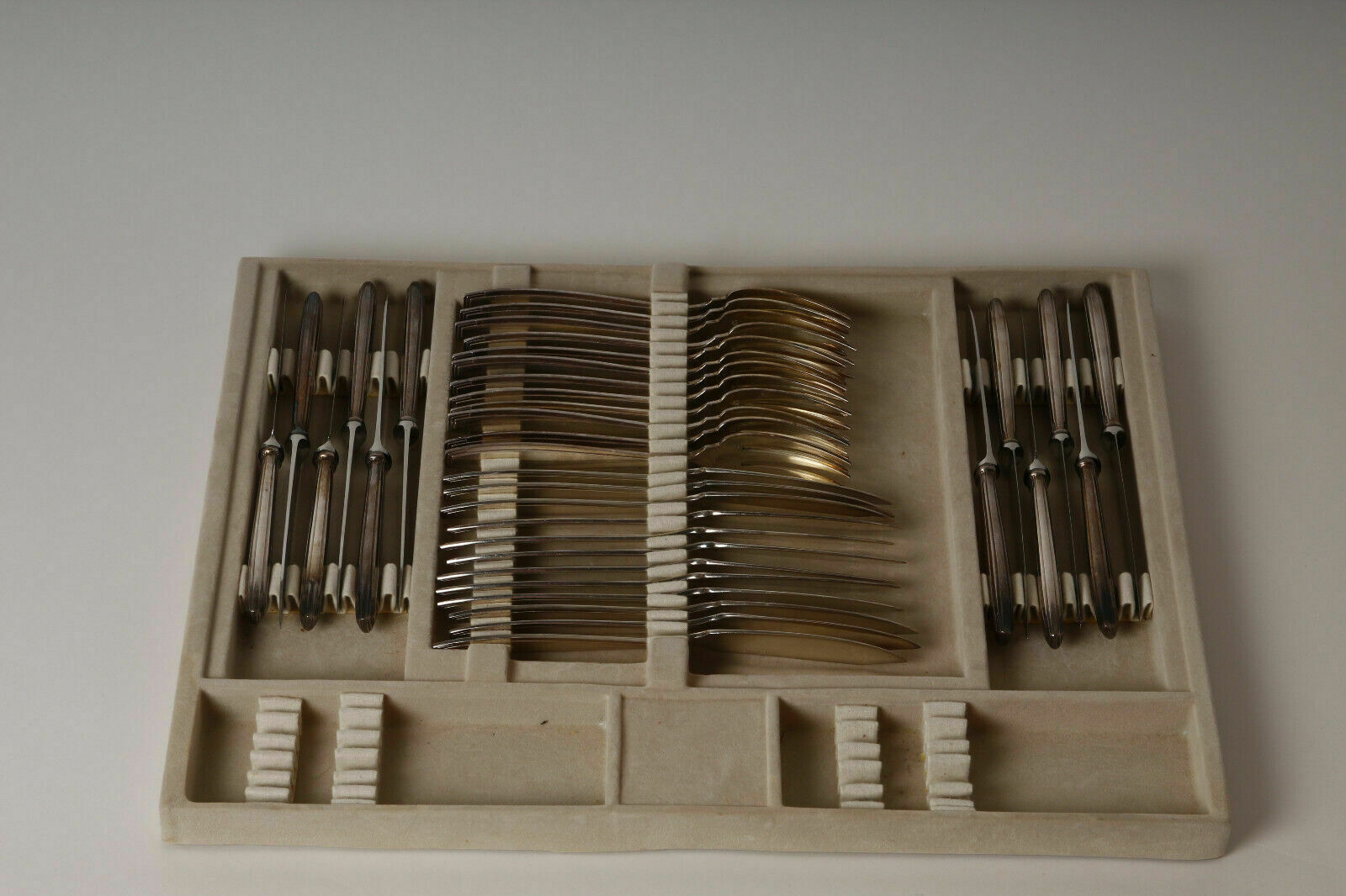 Menagere boulenger art deco metal argente with its 36-pieces screen