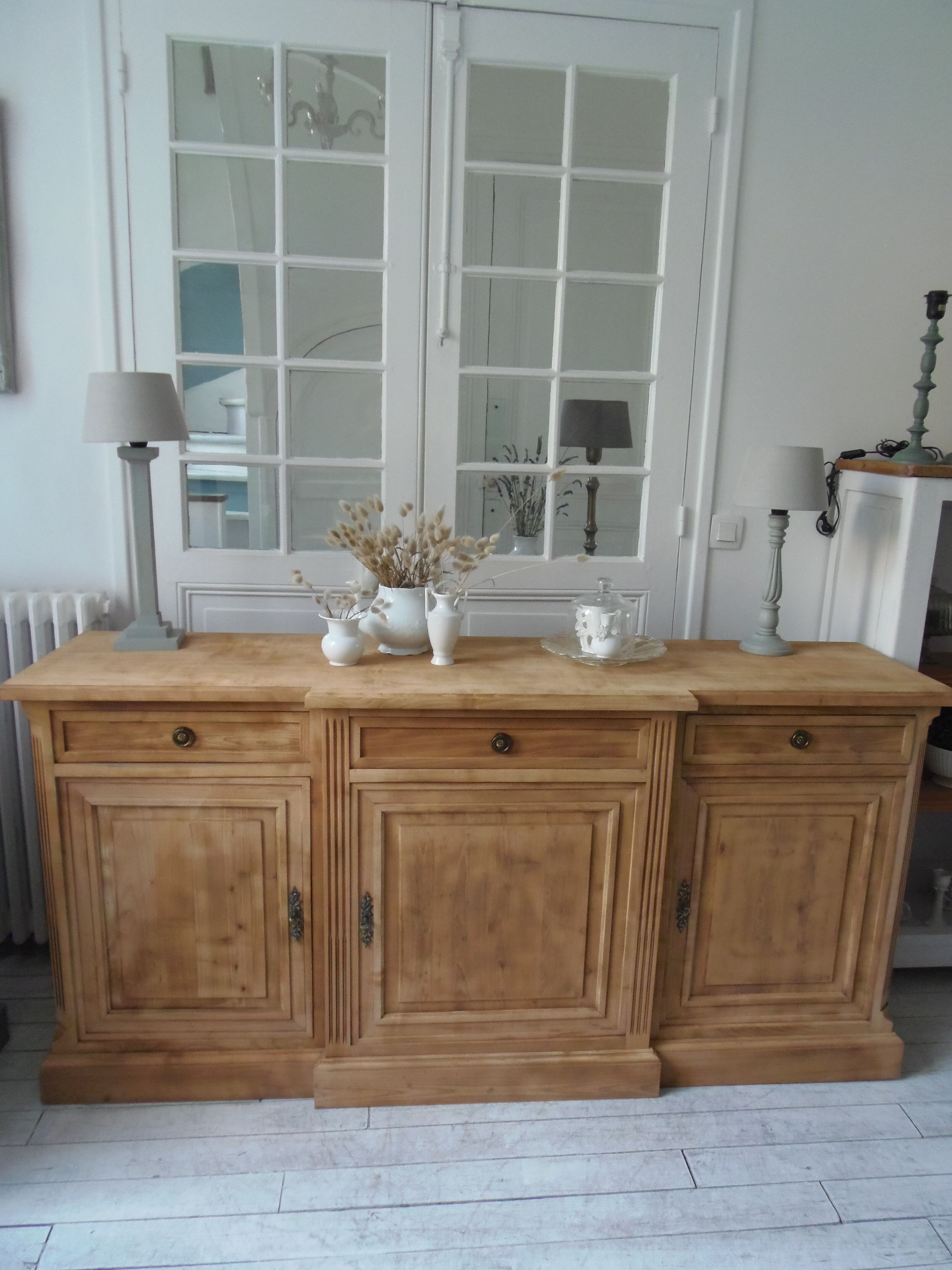 Buffet 3 doors of beautiful Louis XVI style in raw wood