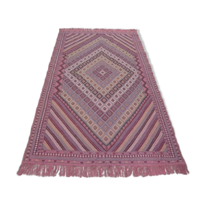 tapis kilim rose tissé