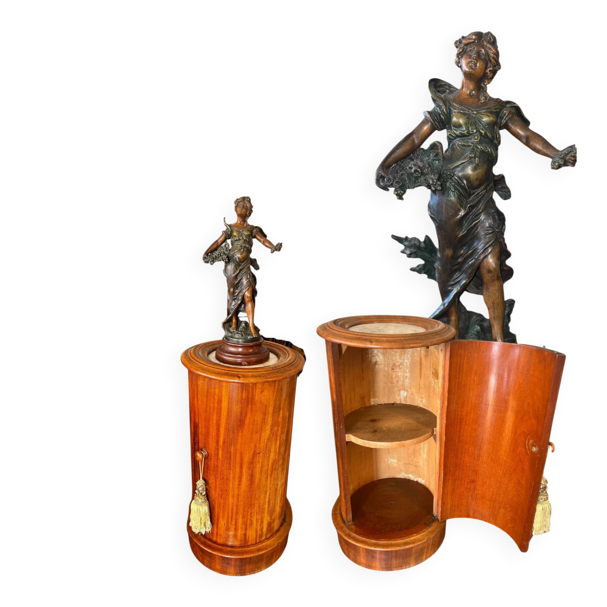 Somno in solid blonde acacia - topped with a white veined marble empire
