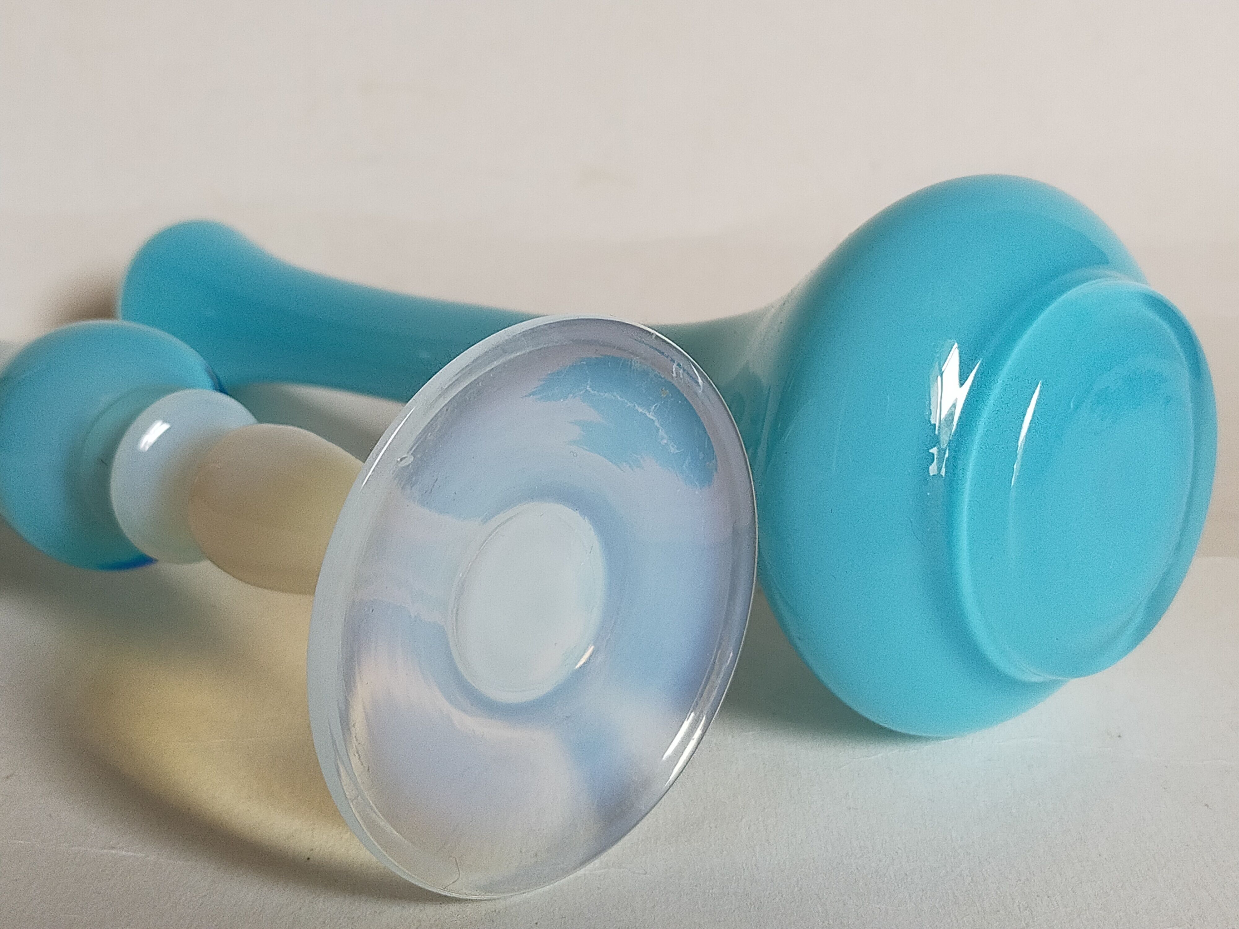 Duo de vases soliflores en opaline de foire vintages