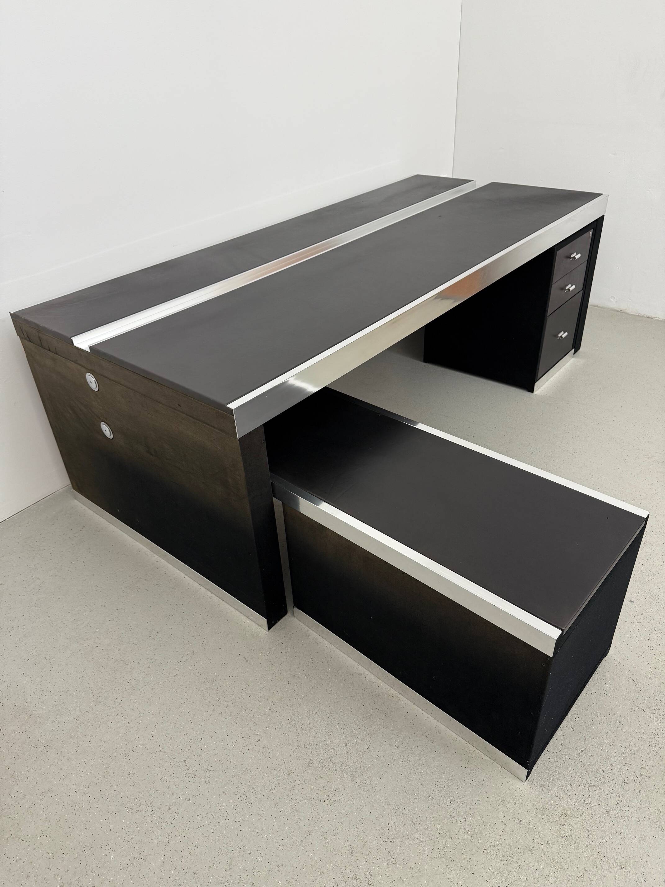 Guido Faleschini For Mariani, L-shaped Leather and Steel Desk, Italy 1970s