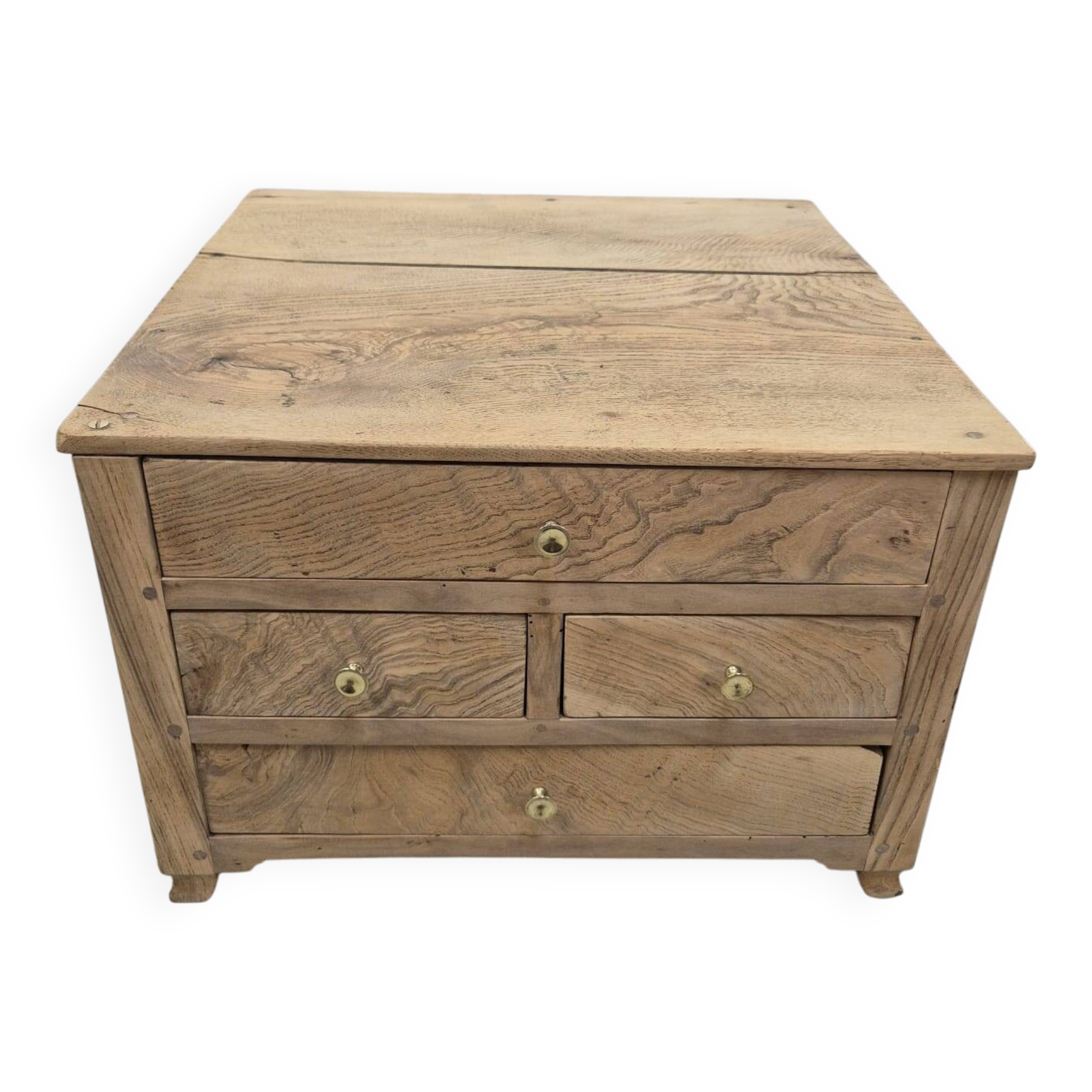 Ancienne commode de maîtrise