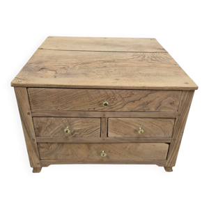ancienne commode de maîtrise