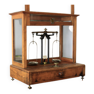 Pharmacy precision balance 1883