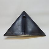 Soliflore vase in black ceramic pyramid or manta ray design
