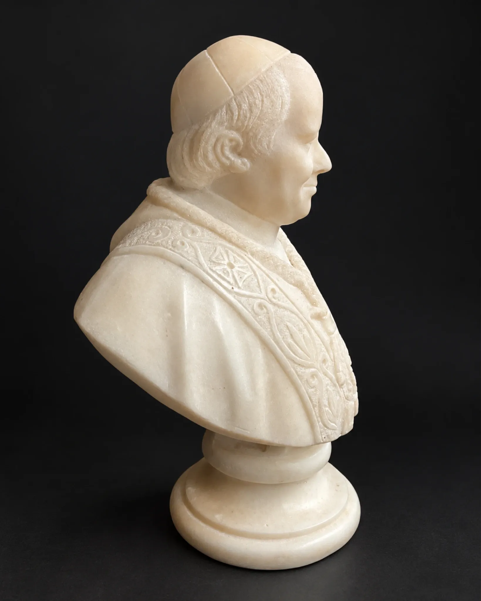 Ancient bust of Pope Pius IX in carved alabaster – 19th century