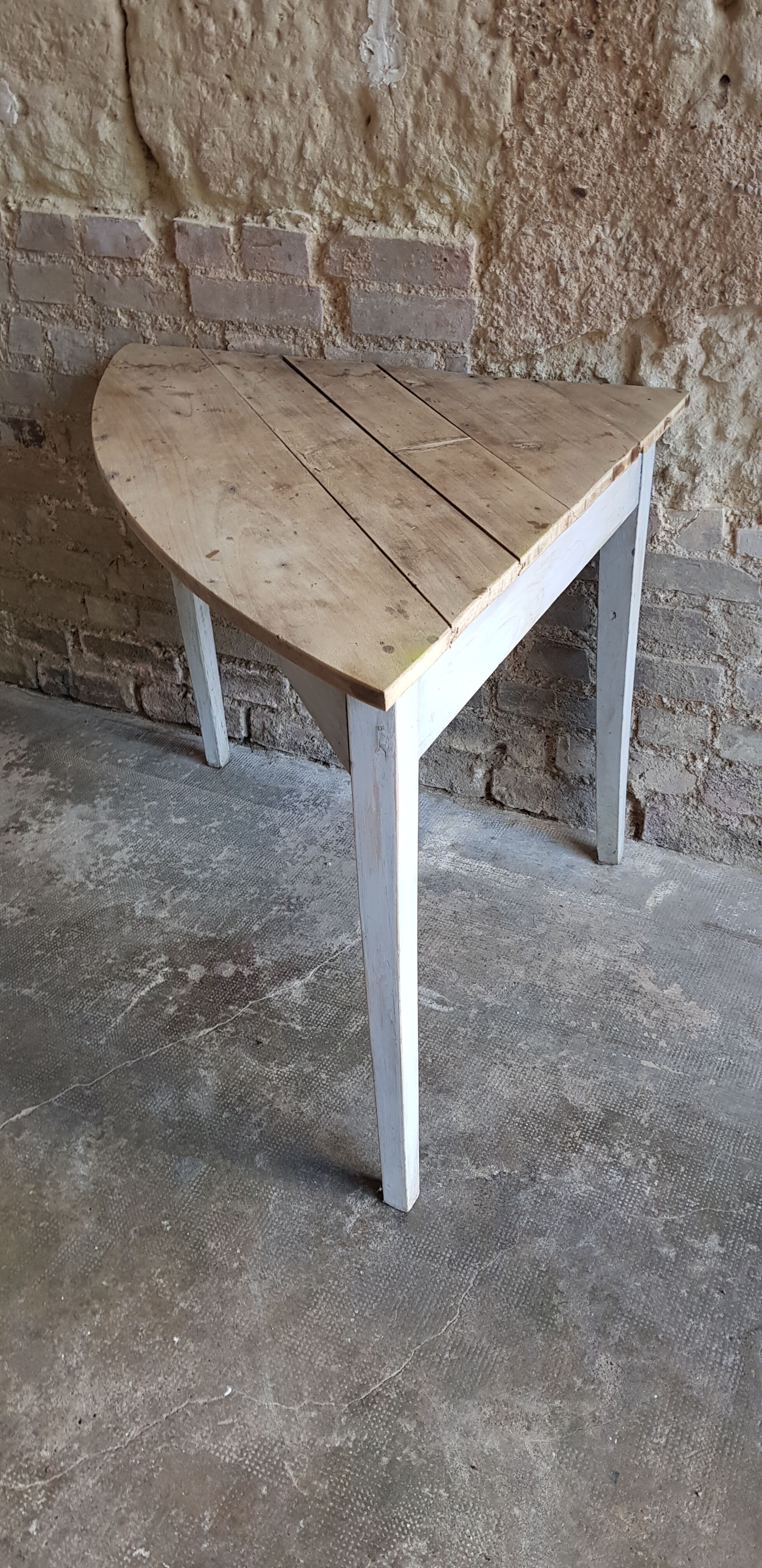 Corner side table