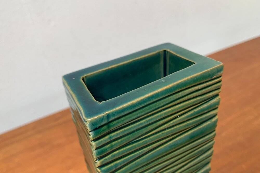 Minimalist block vase in Italian pottery from the mid-century by Bitossi, 1960s.