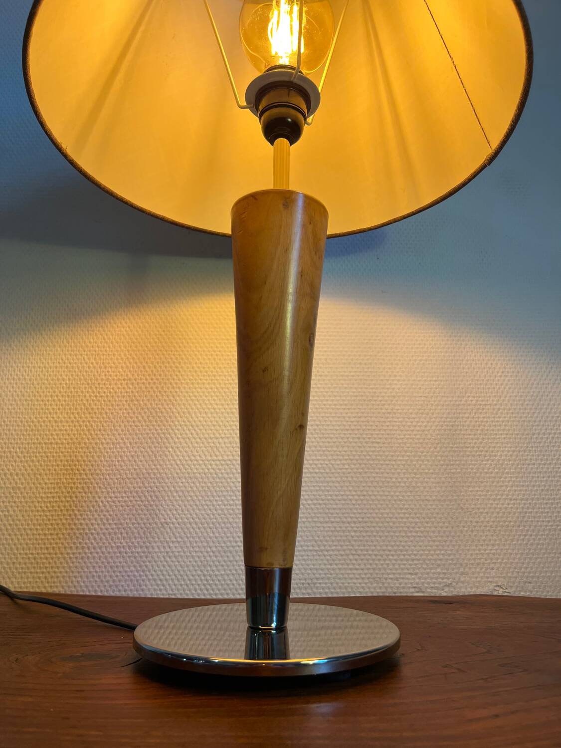 Art Deco table lamp in wood and silver metal