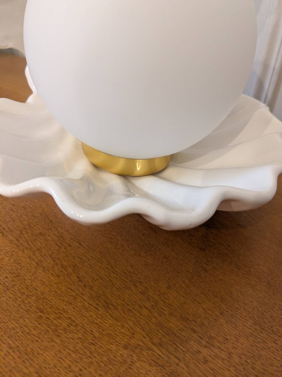 Vintage ceramic shell lamp