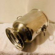 Silver-plated champagne bucket with lion heads from the 20th century, stamped.