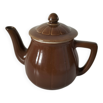 "Selfish" teapot