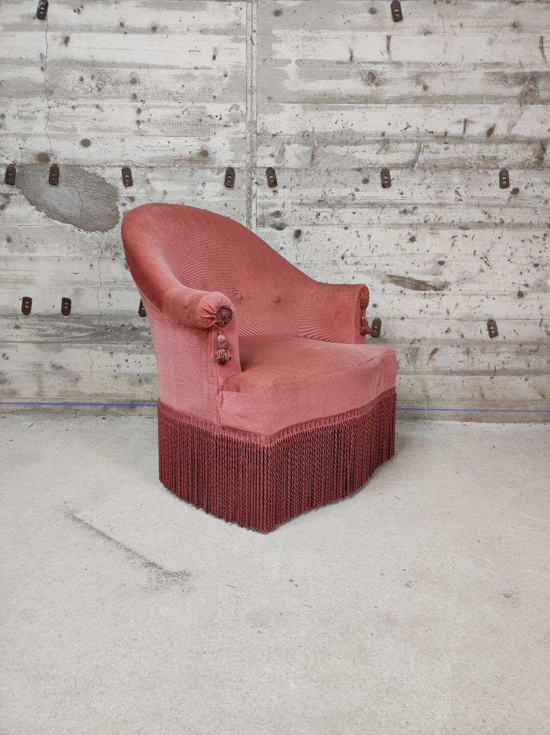 Toad armchair
