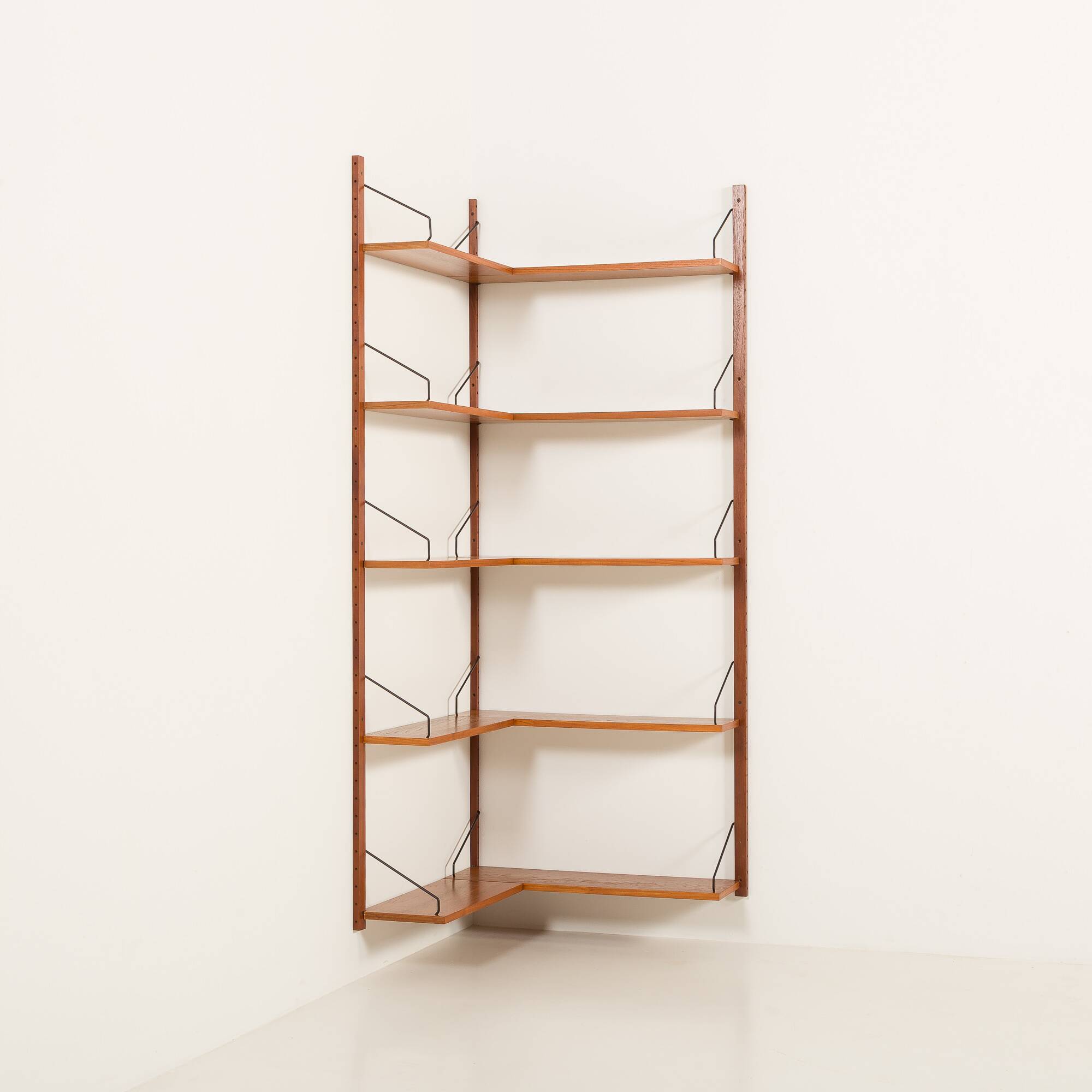 Étagère d'angle Poul Cadovius pour Cado, années 1960