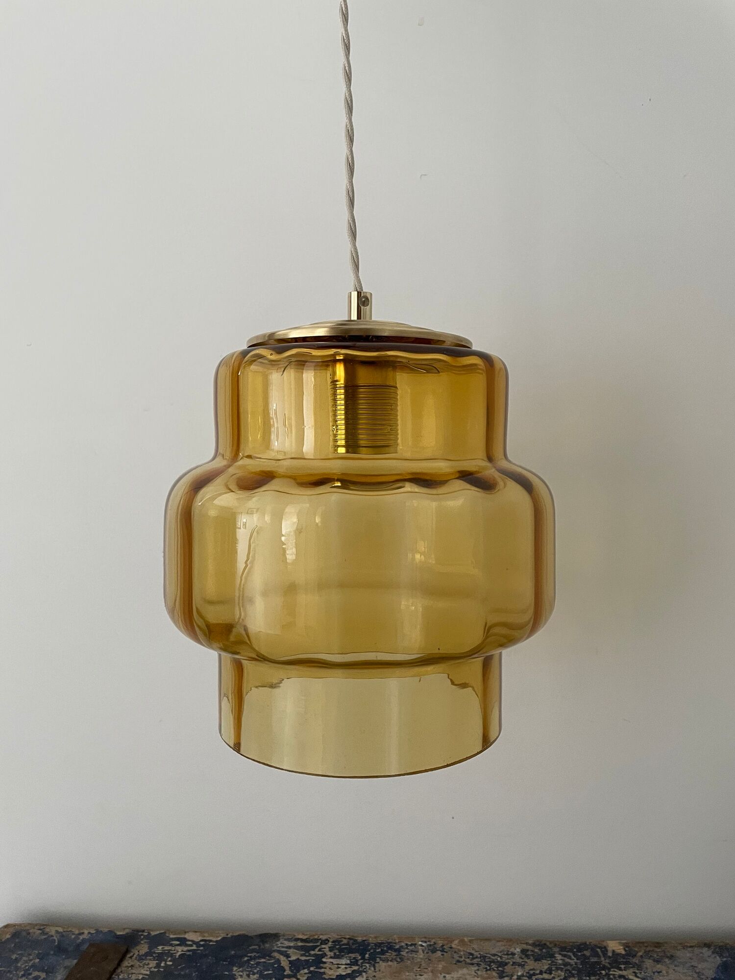 Vintage suspension lamp in electrified amber glass to nine