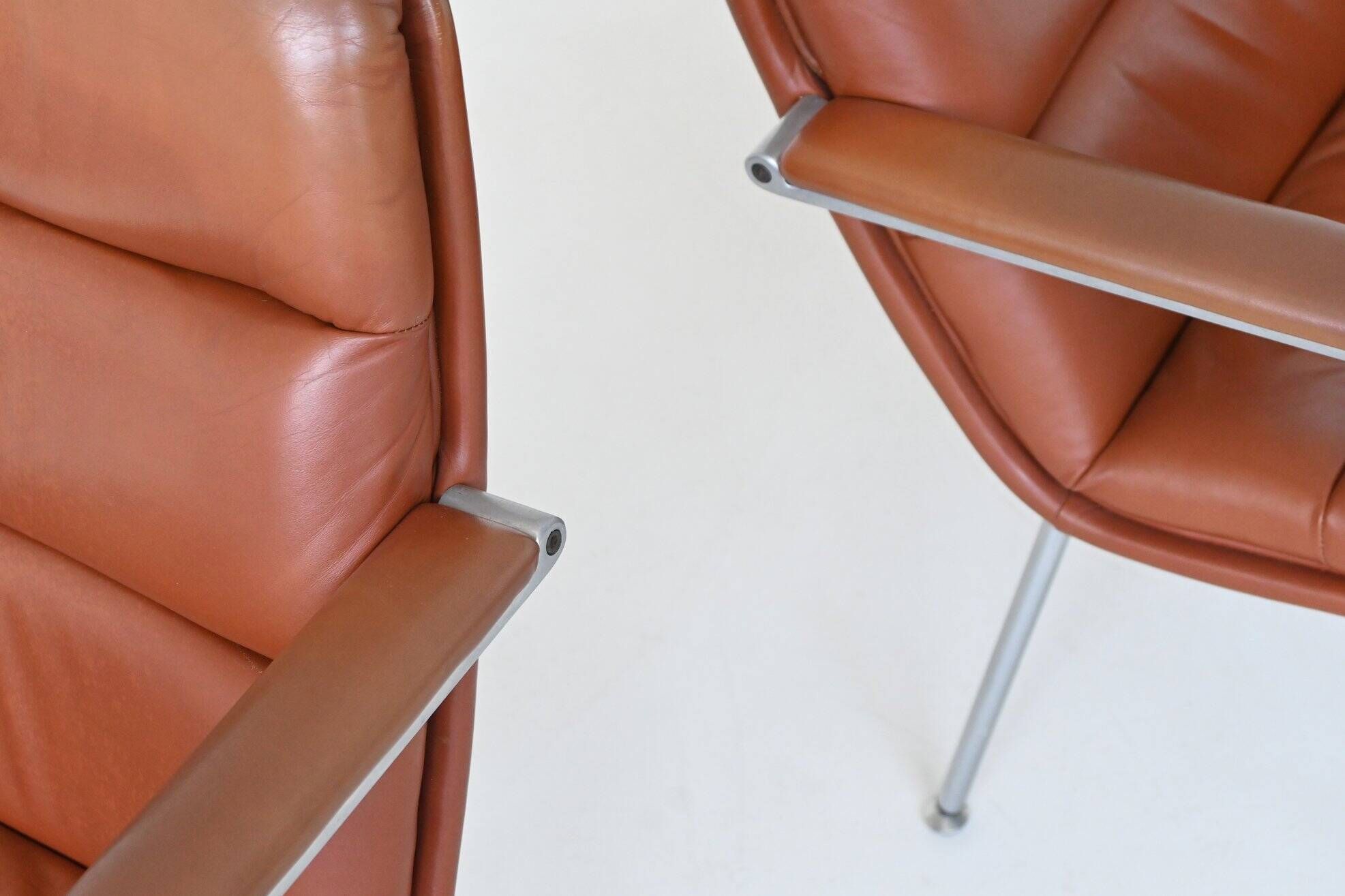 Geoffrey Harcourt pair of armchairs in leather Artifort The Netherlands 196