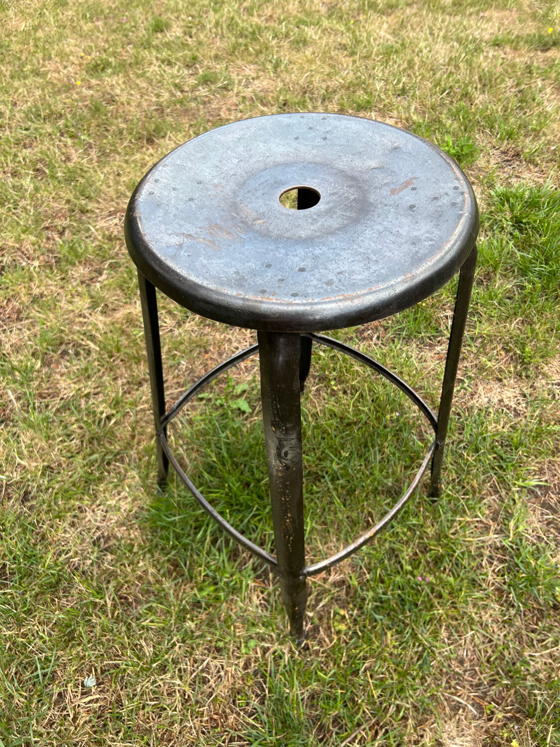 Nicolle stool