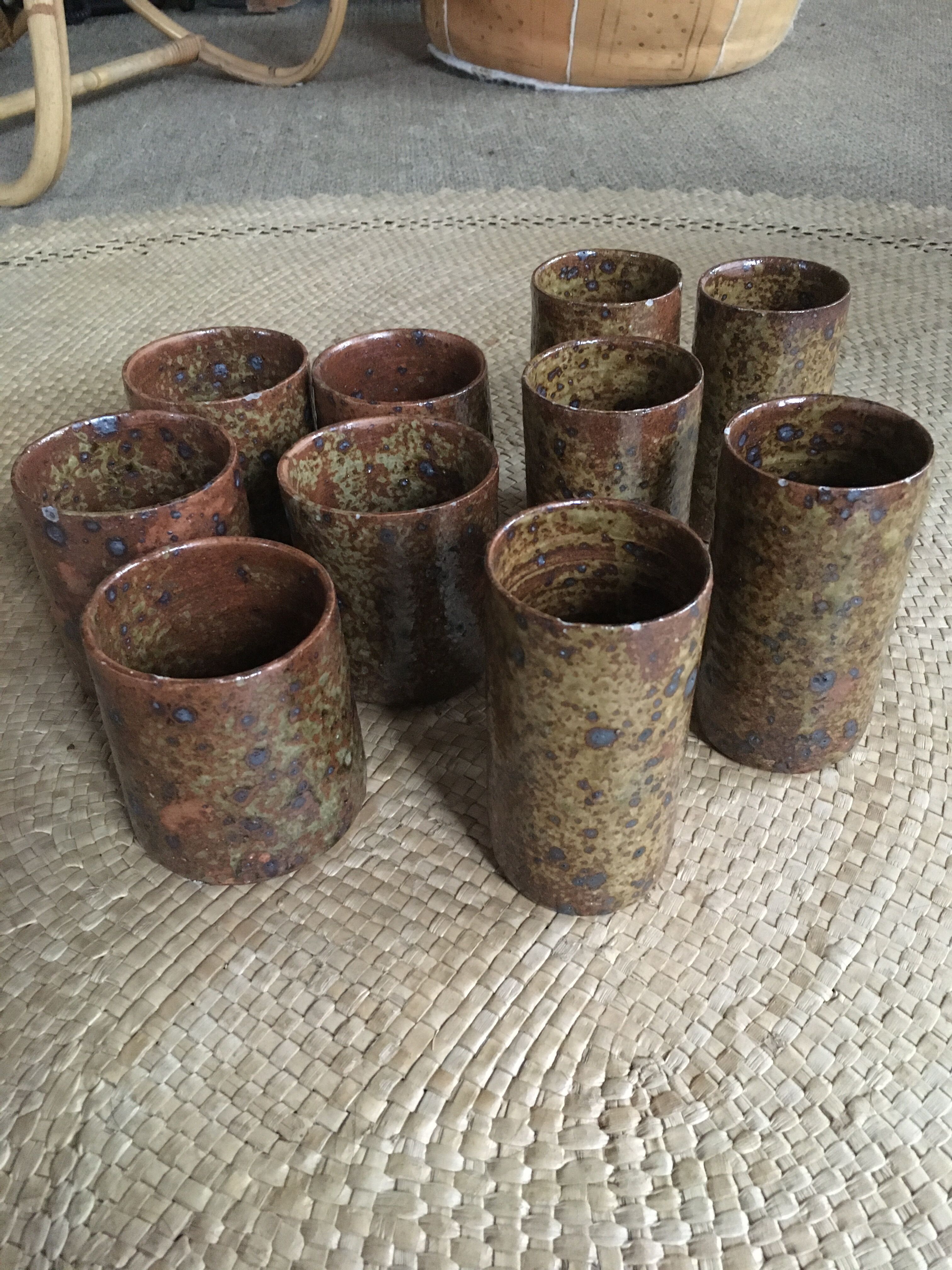 Lot de  10 tasses en grès