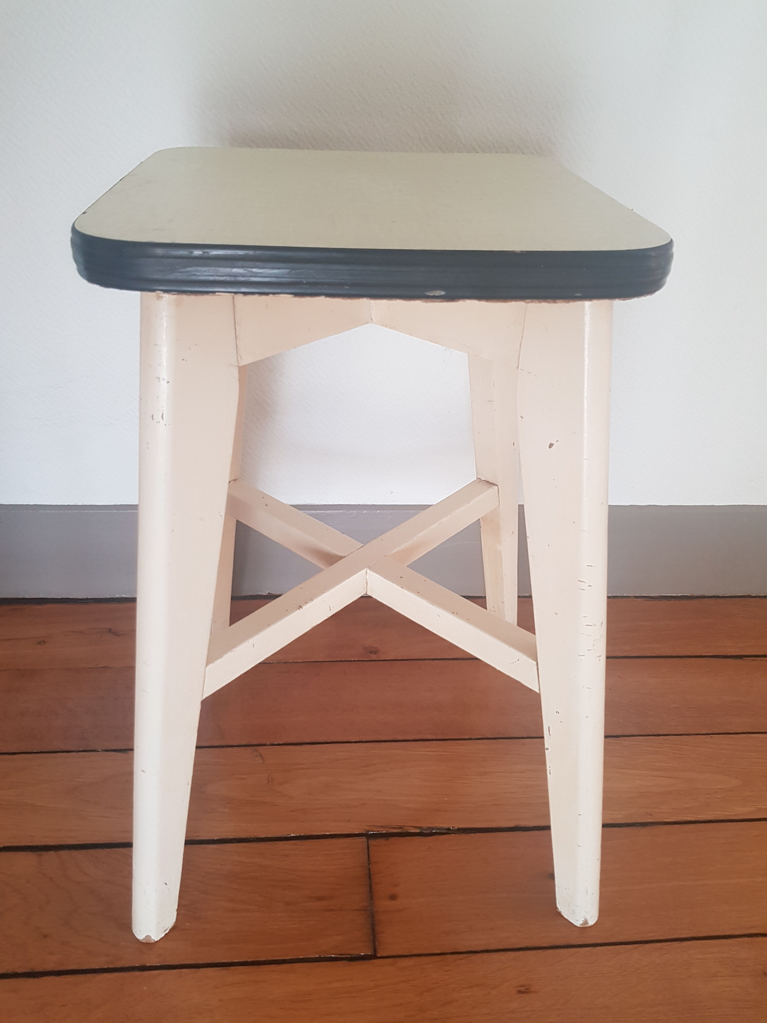 EFi vintage stool
