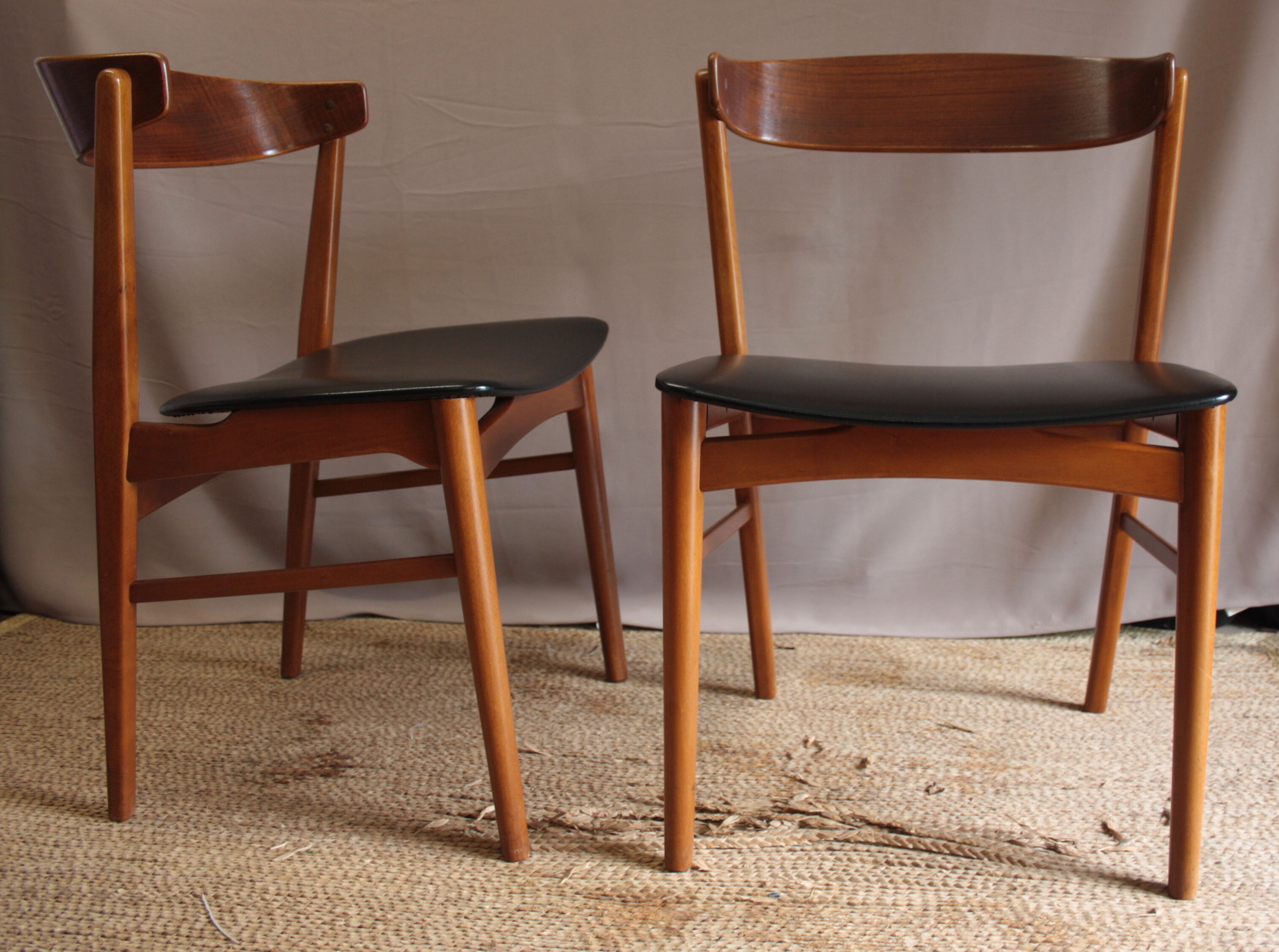 Lot de deux chaises scandinave farstrup model 206