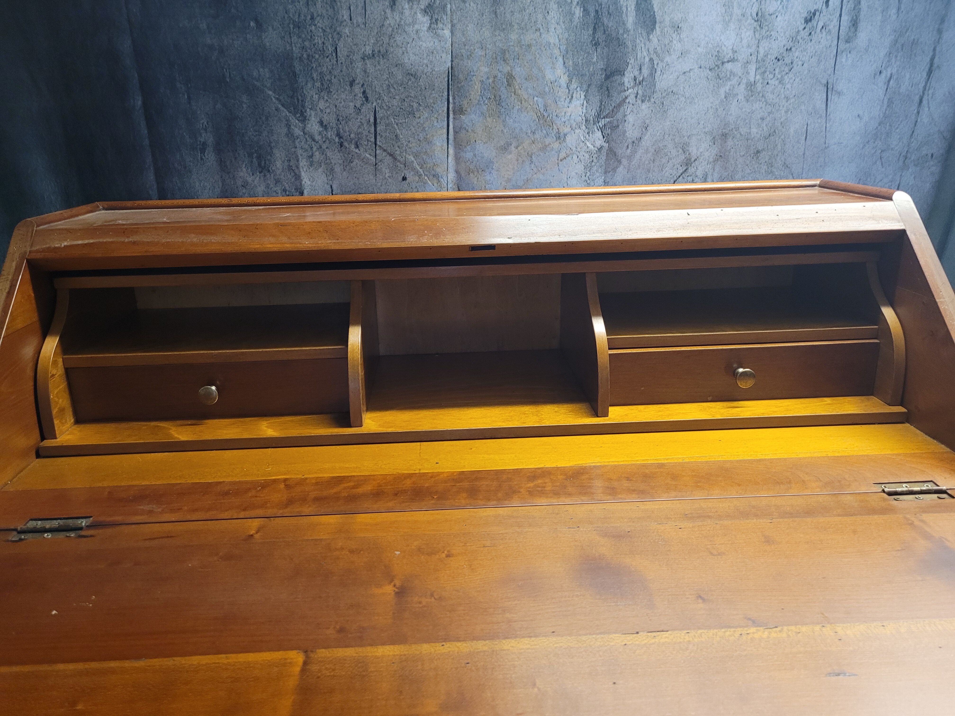 Wooden slope desk louis xv style