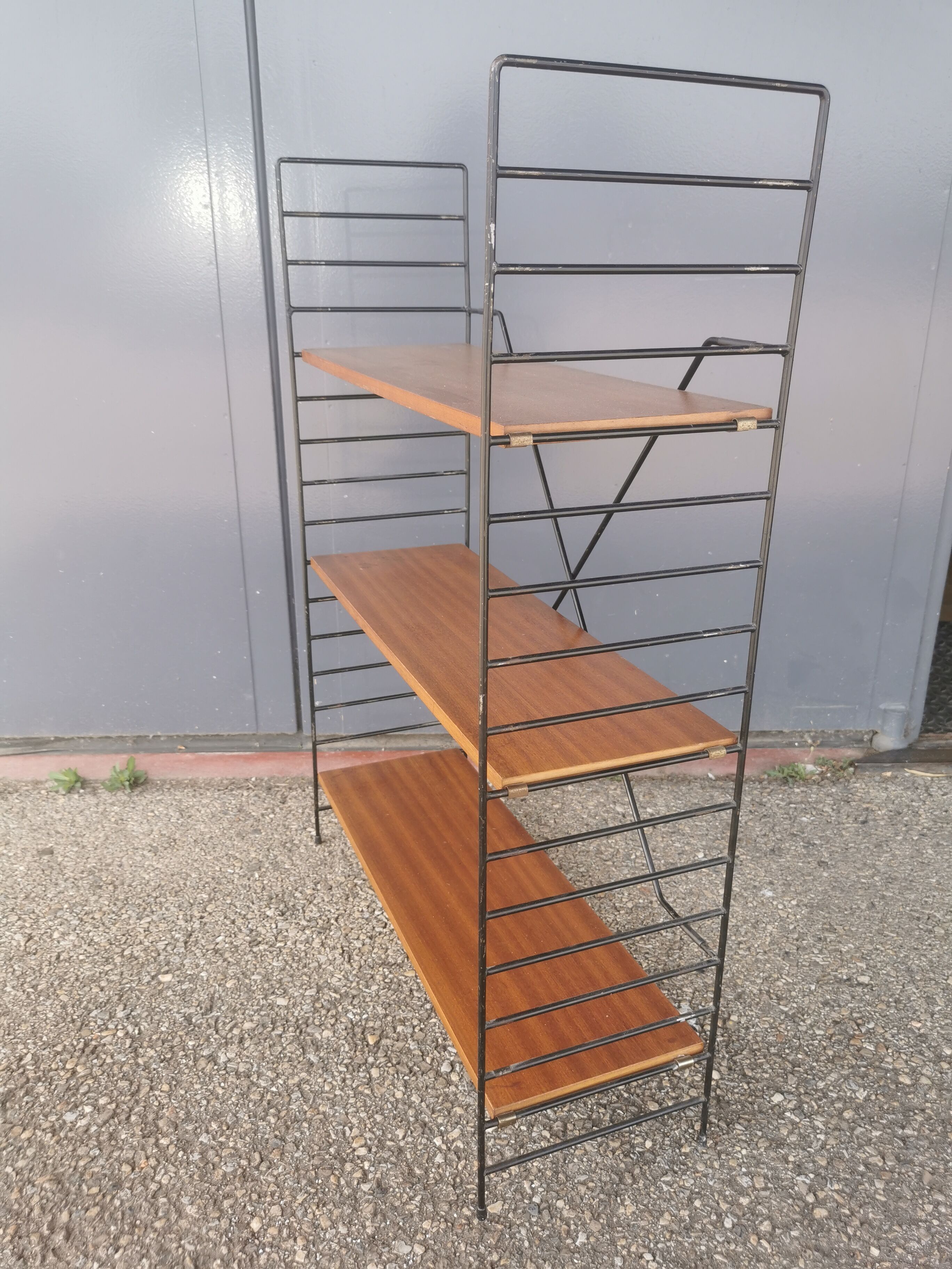 Etagère String sur pieds