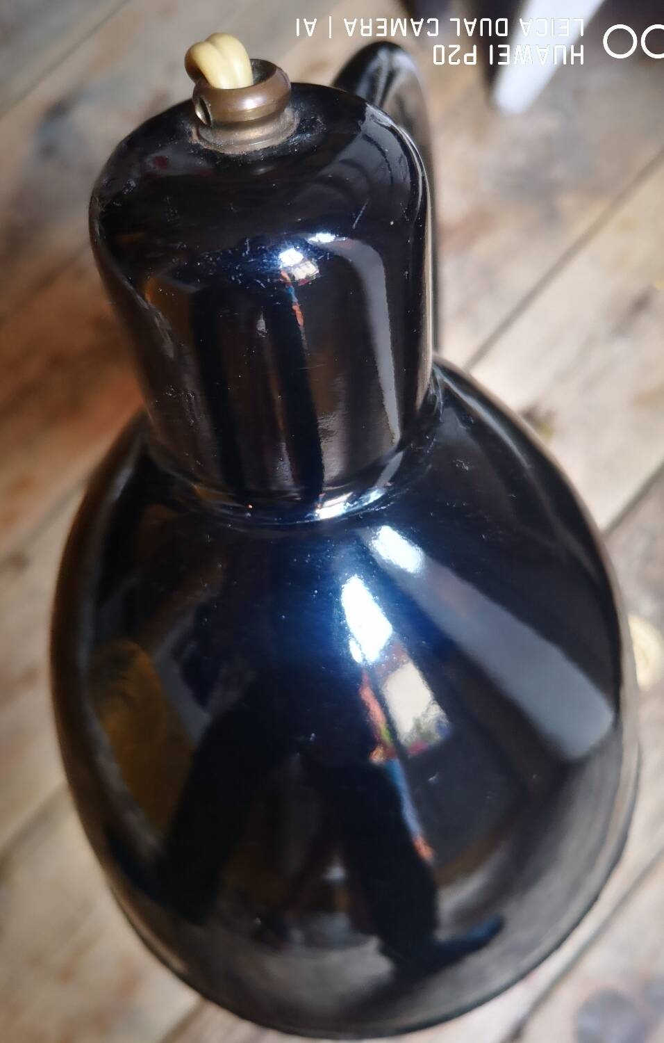 Lampe moderniste en tôle laquée noir