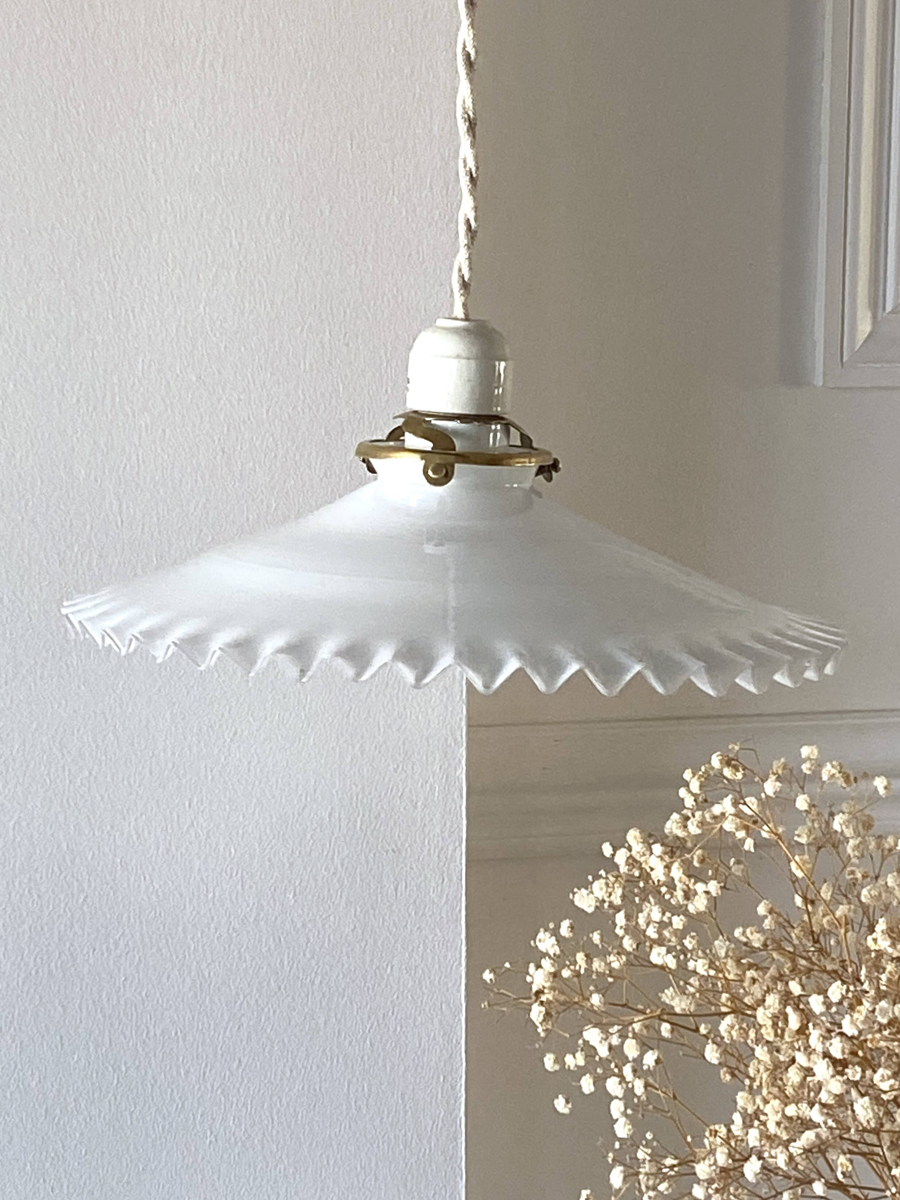 Suspension en opaline