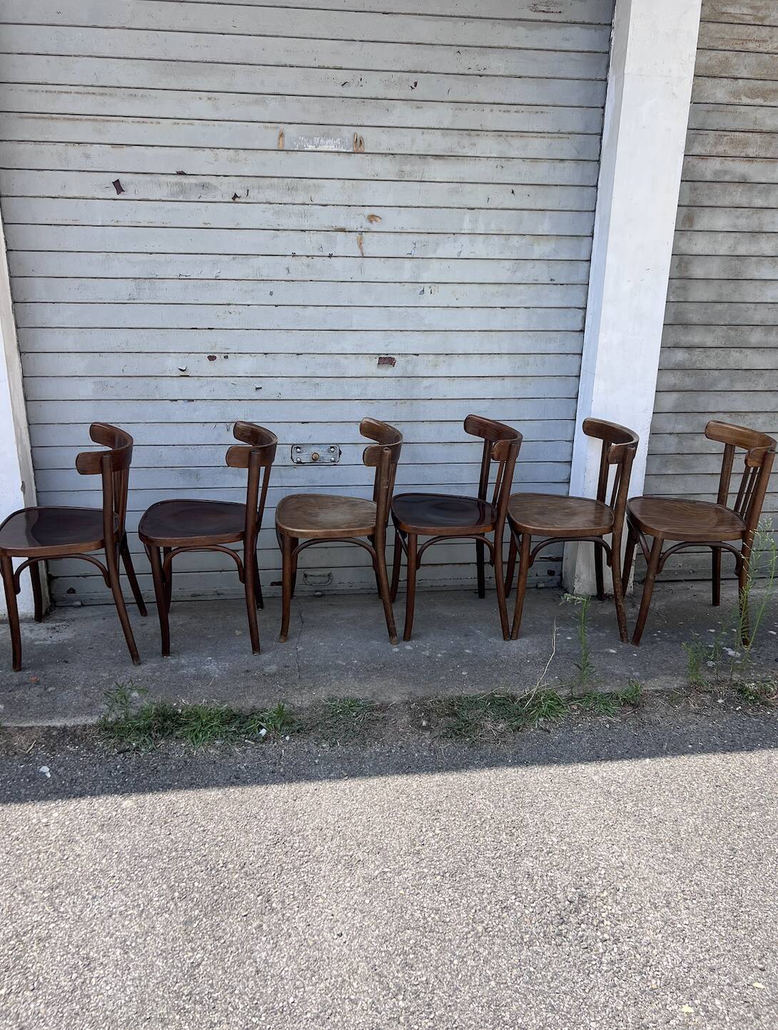(Lot) 6 wooden bistro chairs