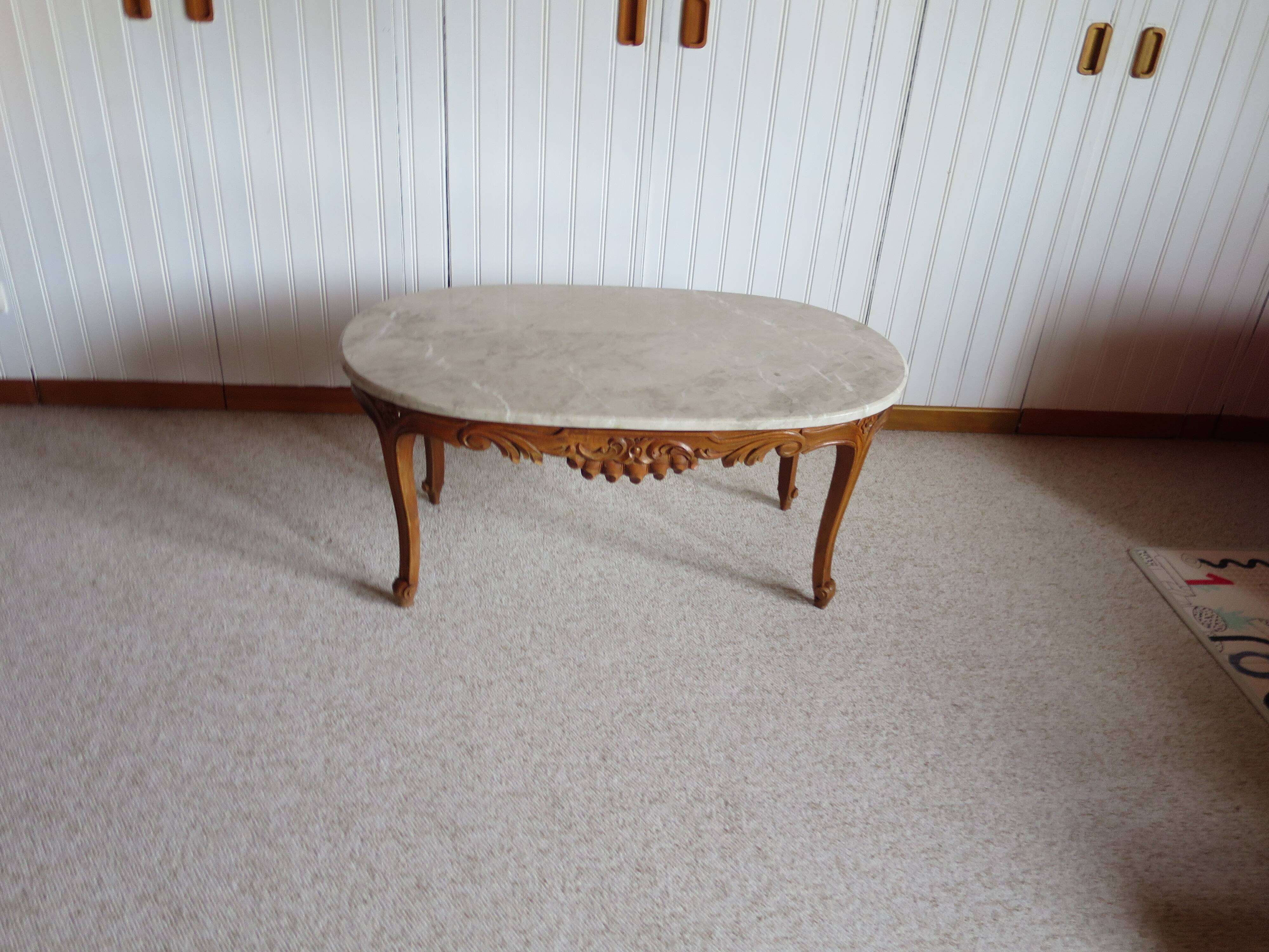 Oval coffee table - carved wood - white veined marble - Regency / Louis XV style