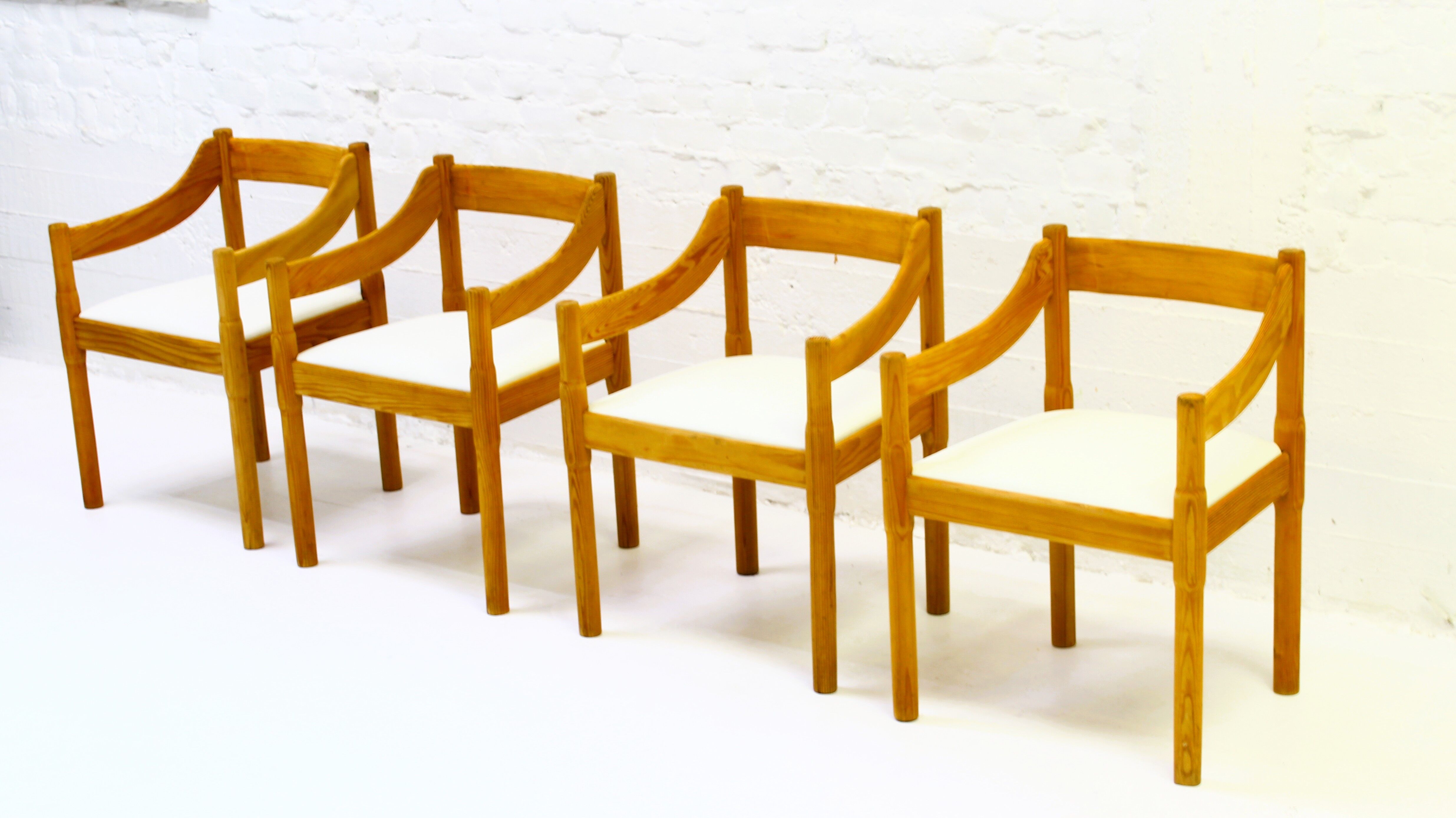 4 dining chairs "Carimate" by Vico Magistretti for Cassina,