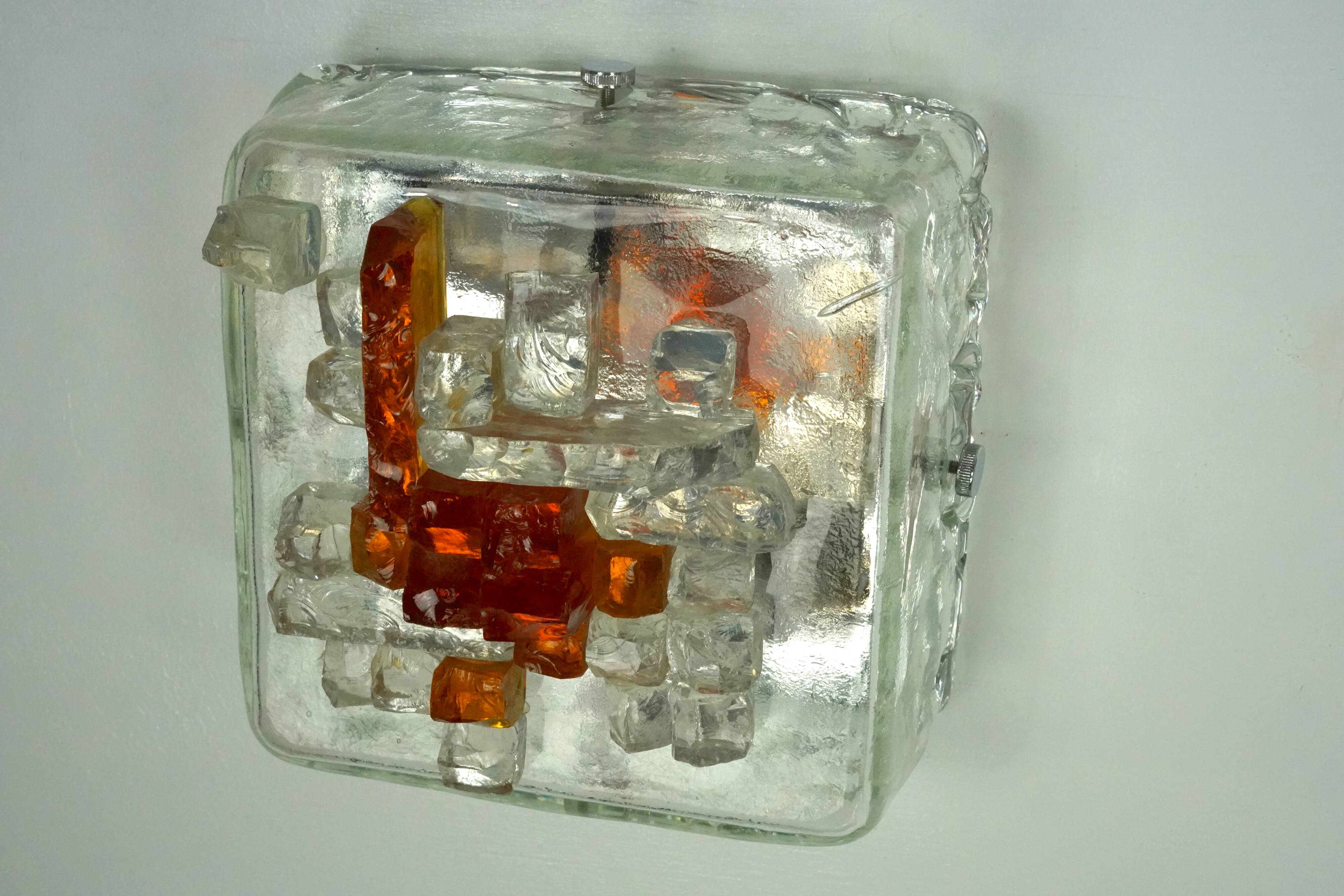 Poliarte, rare pair of wall lamps in cut murano glass. Italy 1970s