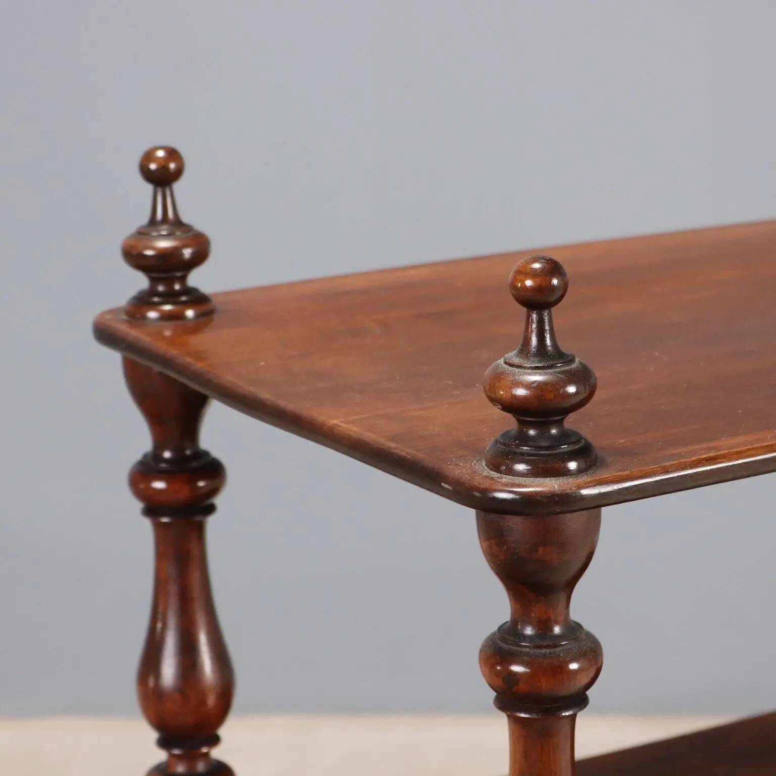Walnut shelf, Italy, 19th century