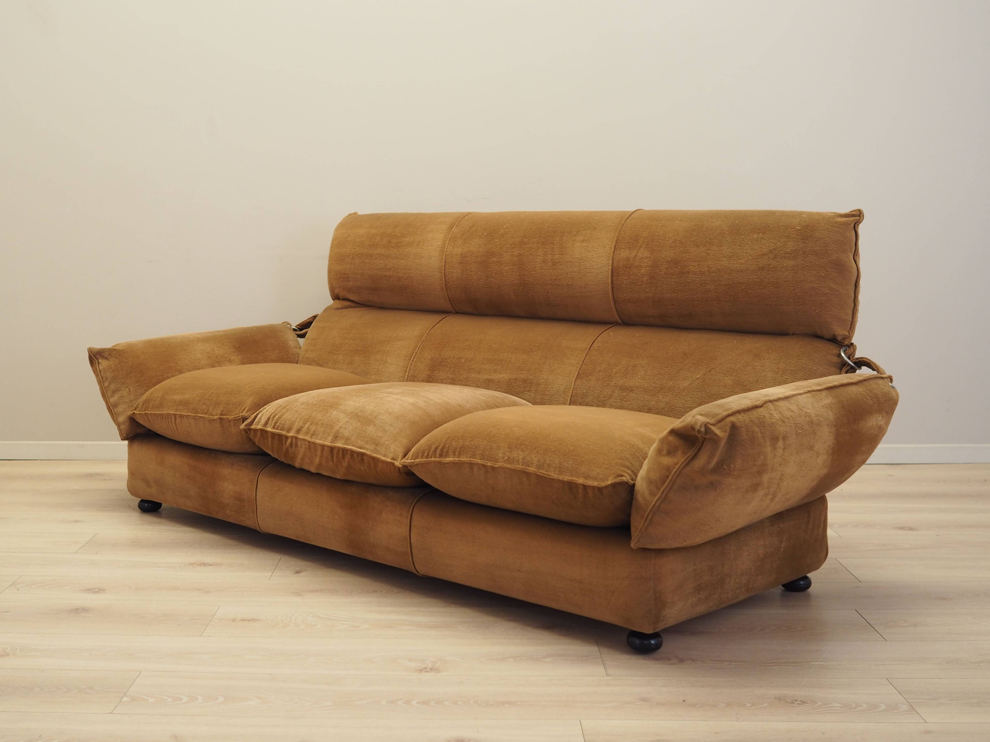 Brown velvet sofa, Italian design, 1970s, manufacturer: Dall'Oca