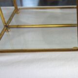 Paire de vitrines laiton doré, verre, miroir années 60