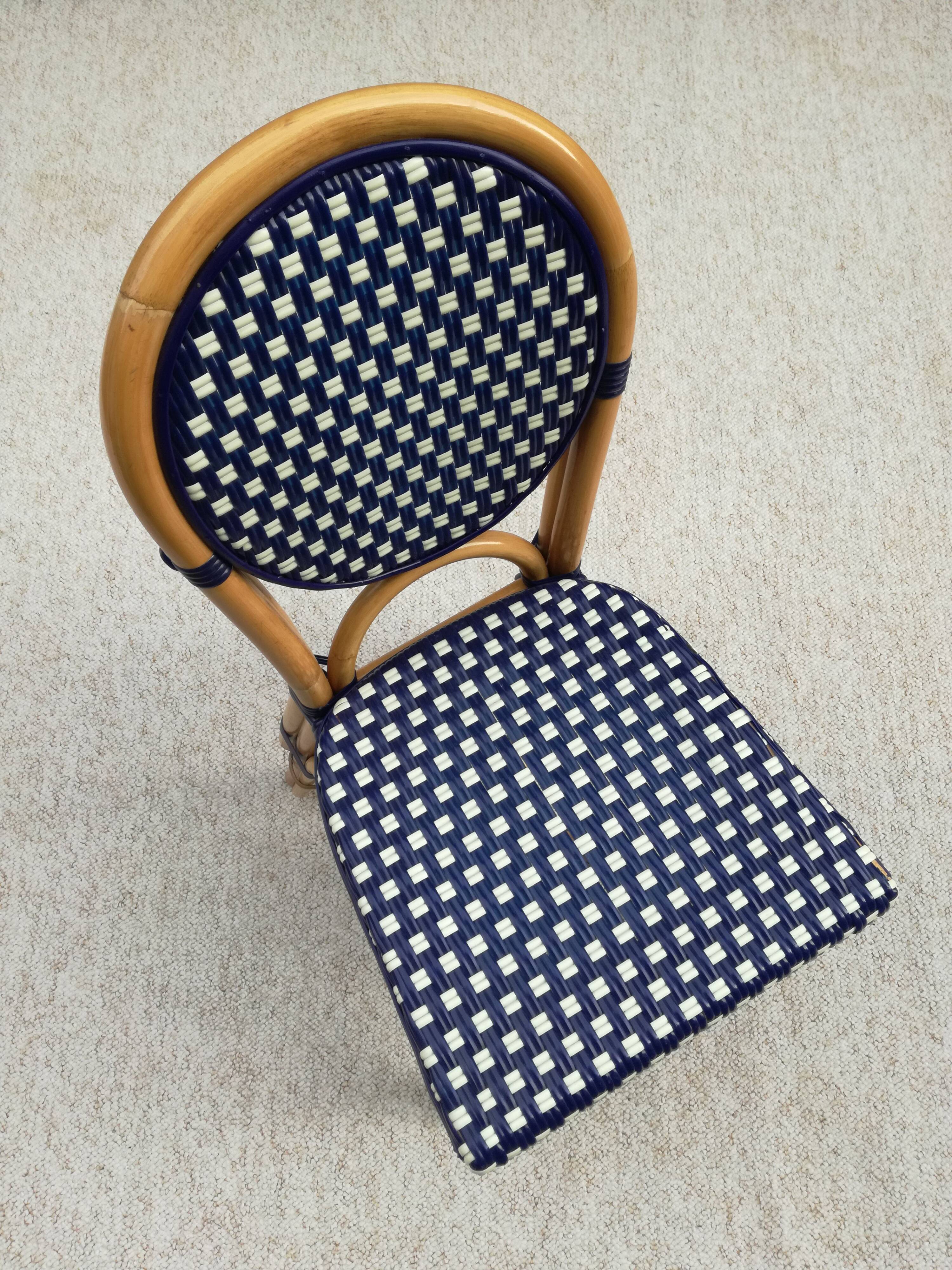 Chaise de terrasse de bistrot parisien