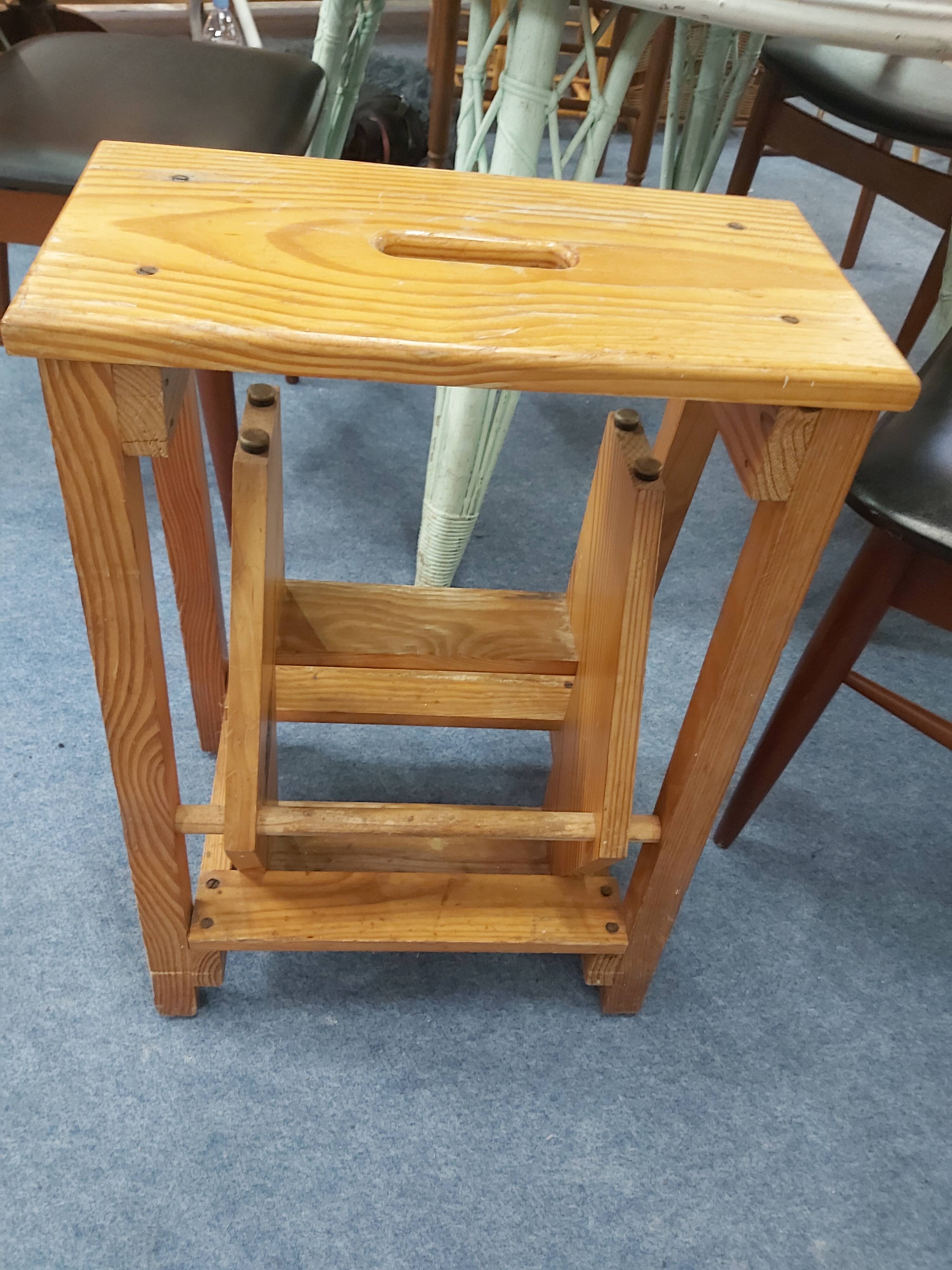 Pine stepladder stool
