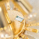 Lustre 8 lumières Novaresi métal doré des années 70 vintage
