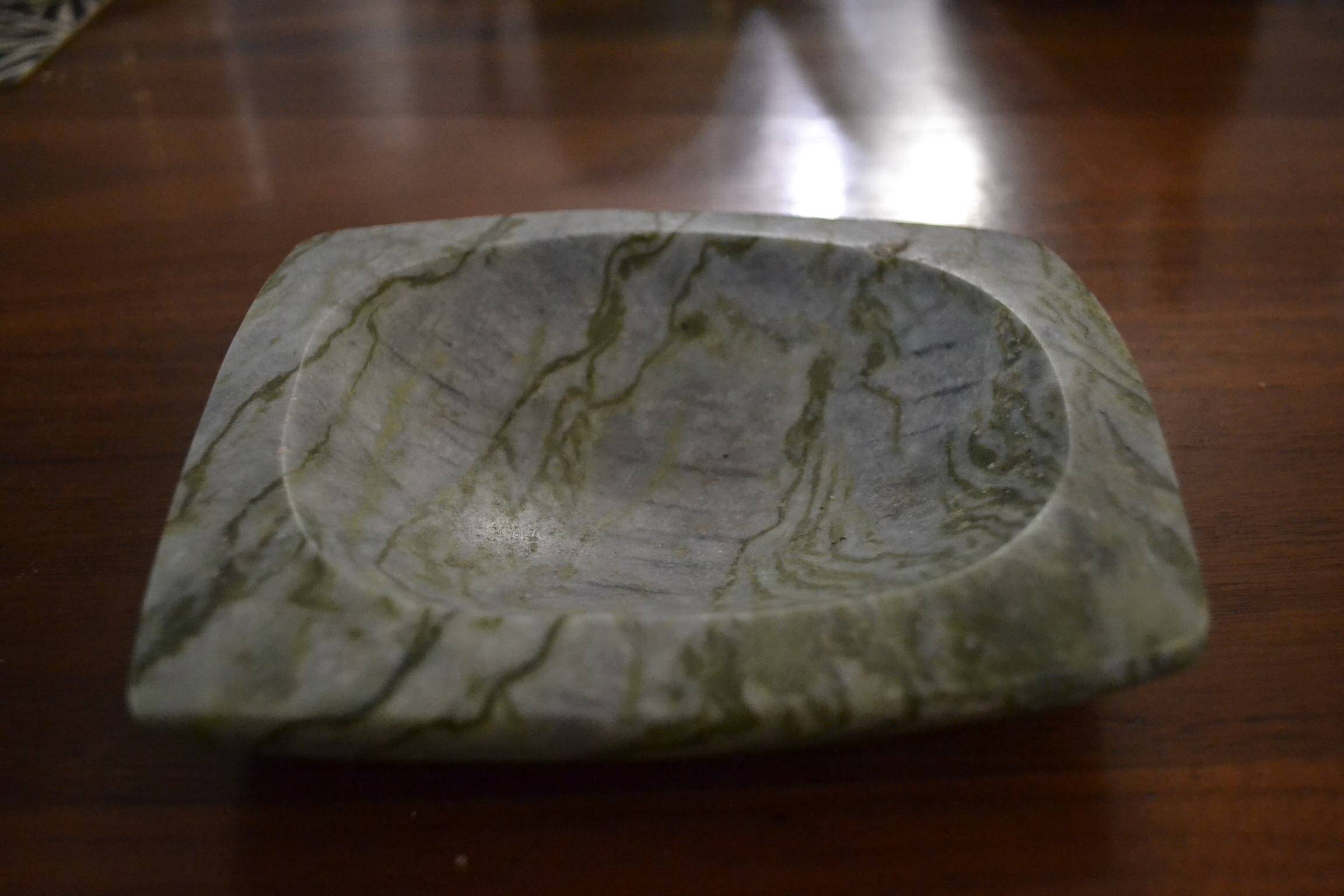 Cendrier en marbre vert