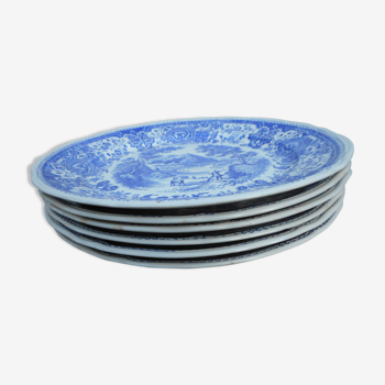Six assiettes plates en faïence bleues et blanches