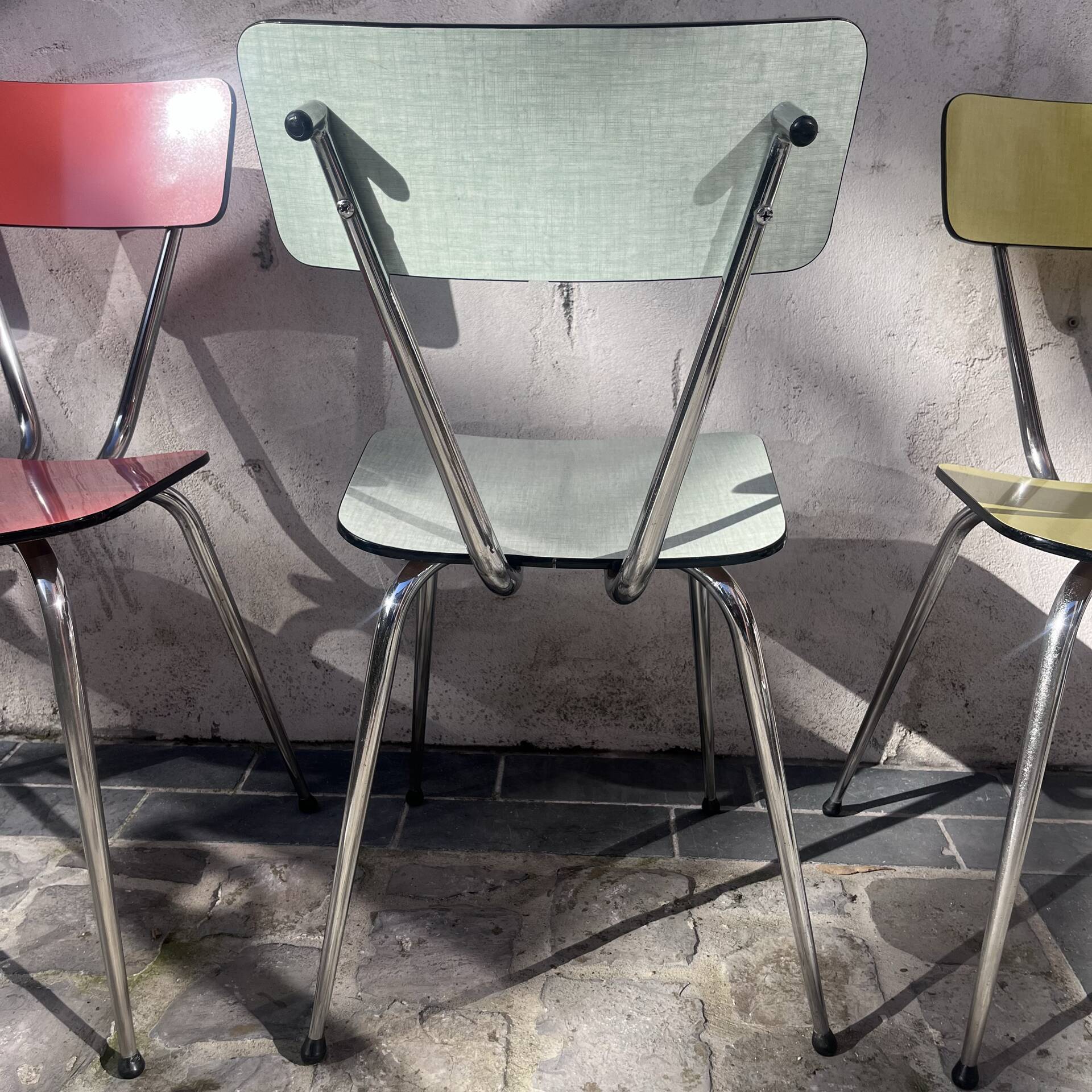 4 chaises en formica