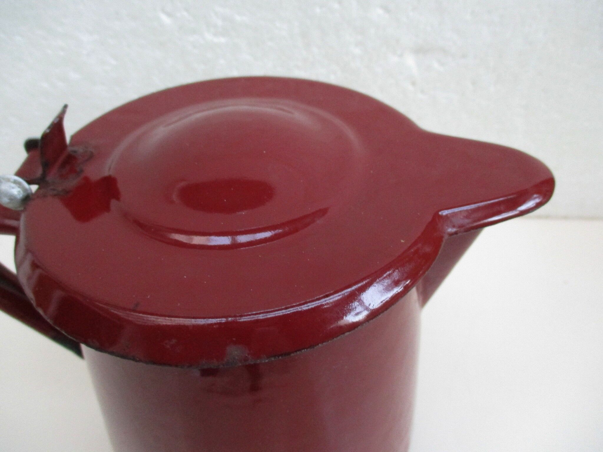 Old enamelled sheet metal pourer from Leroc