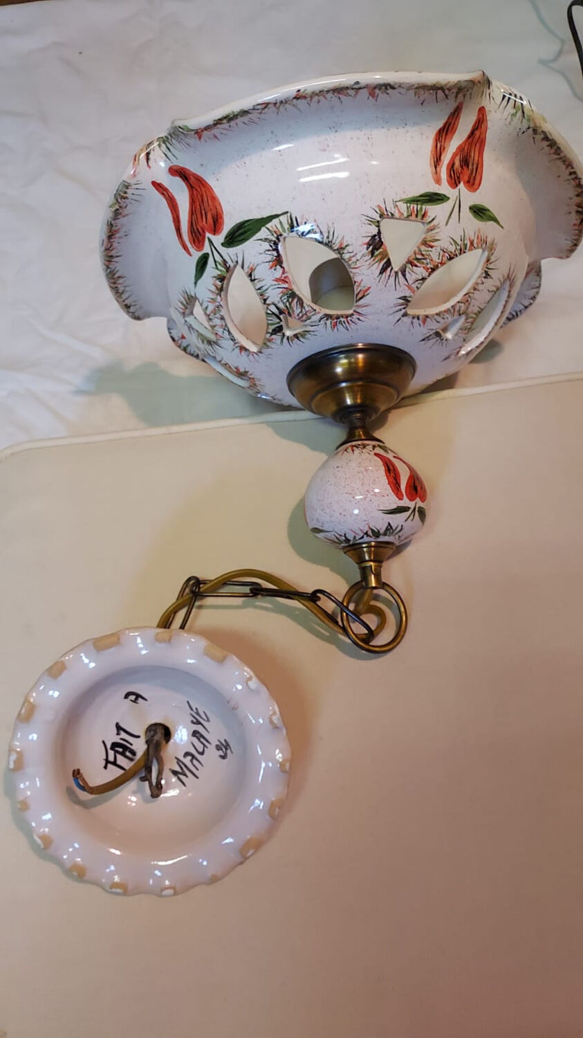 Flowery ceramic suspension