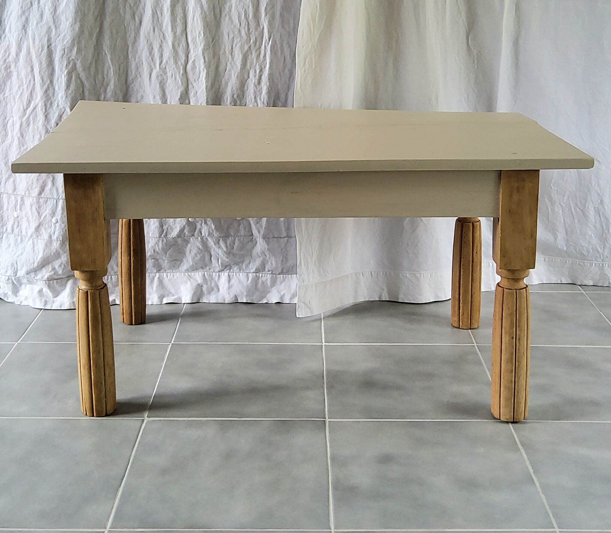 Farm table