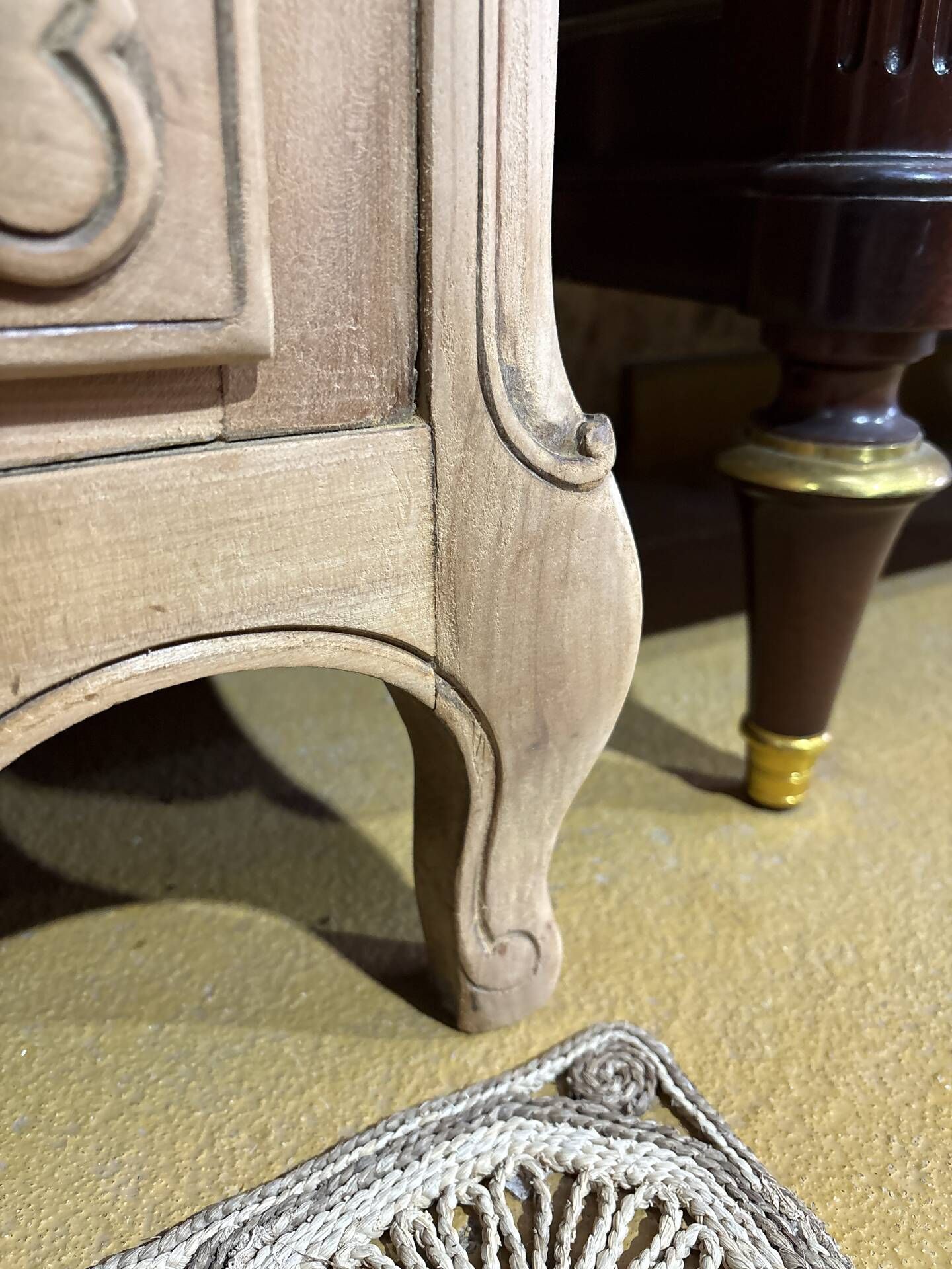 Antique solid oak chest of drawers – Louis XV style – 3 drawers