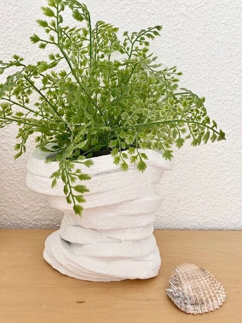 Cache pot design bleached