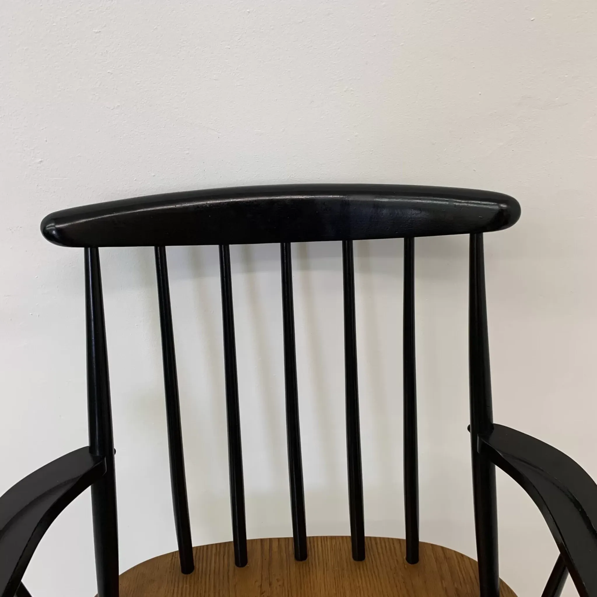 Chaise Ilmari Tapiovaara avec accoudoir, années 1960.