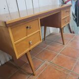 Scandinavian desk compass feet