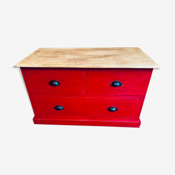 Commode rouge vif